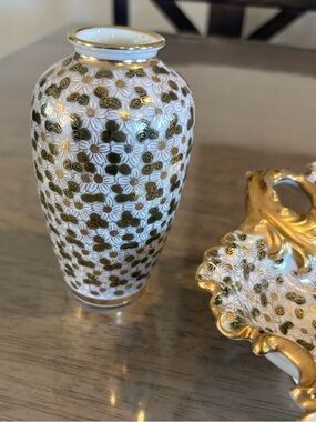 White and Gold Floral Porcelain Vase - Elegant Home Accent